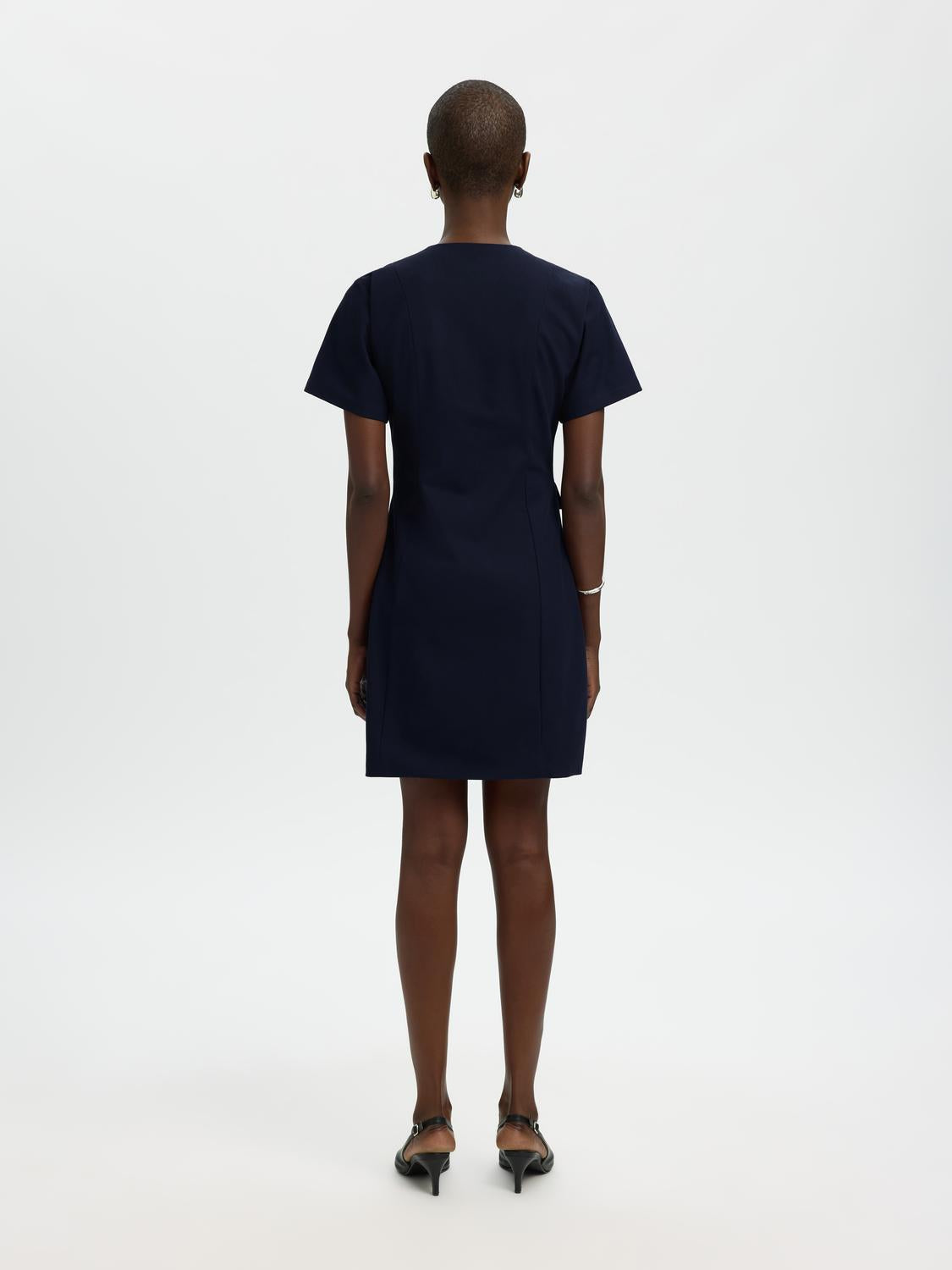 model_shot-back